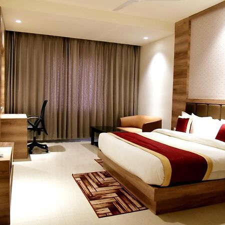 Hotel Crystal Grand Haldwāni Kültér fotó