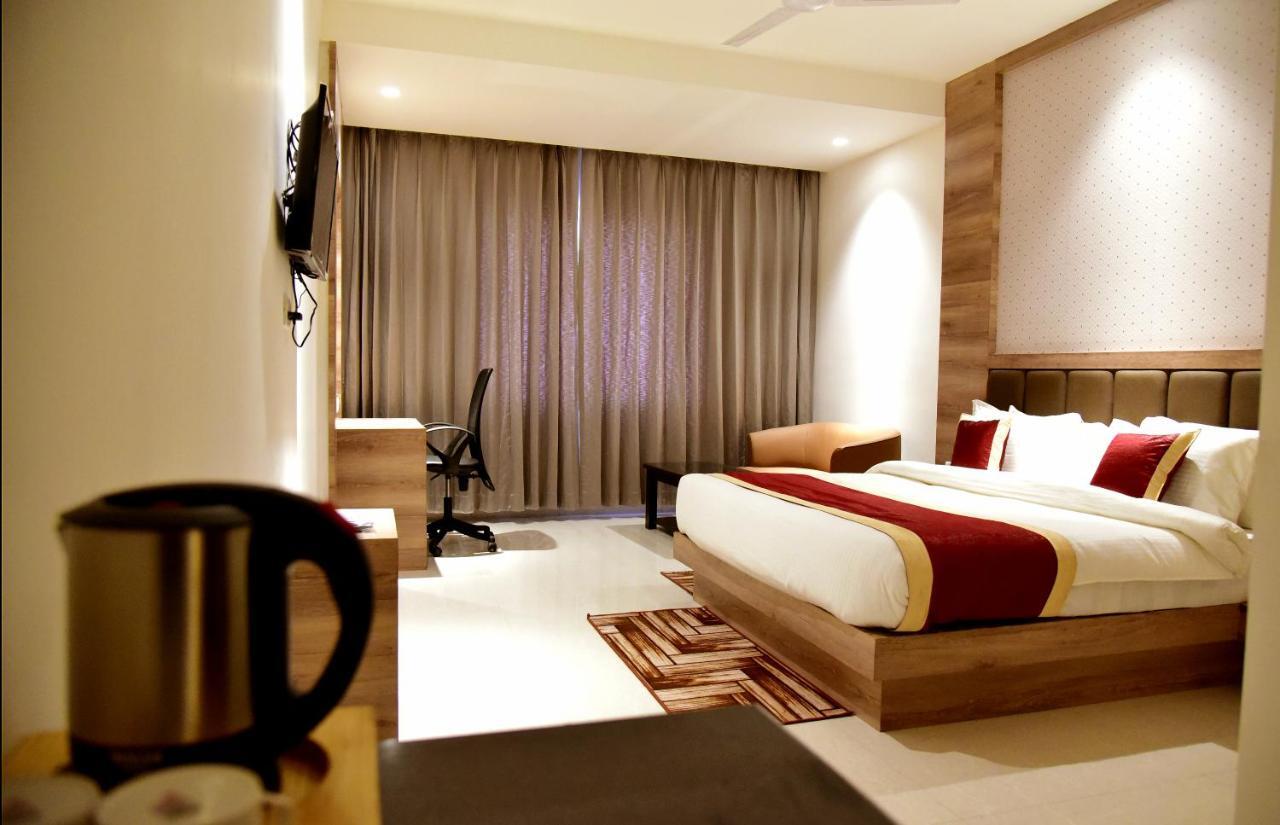Hotel Crystal Grand Haldwāni Kültér fotó
