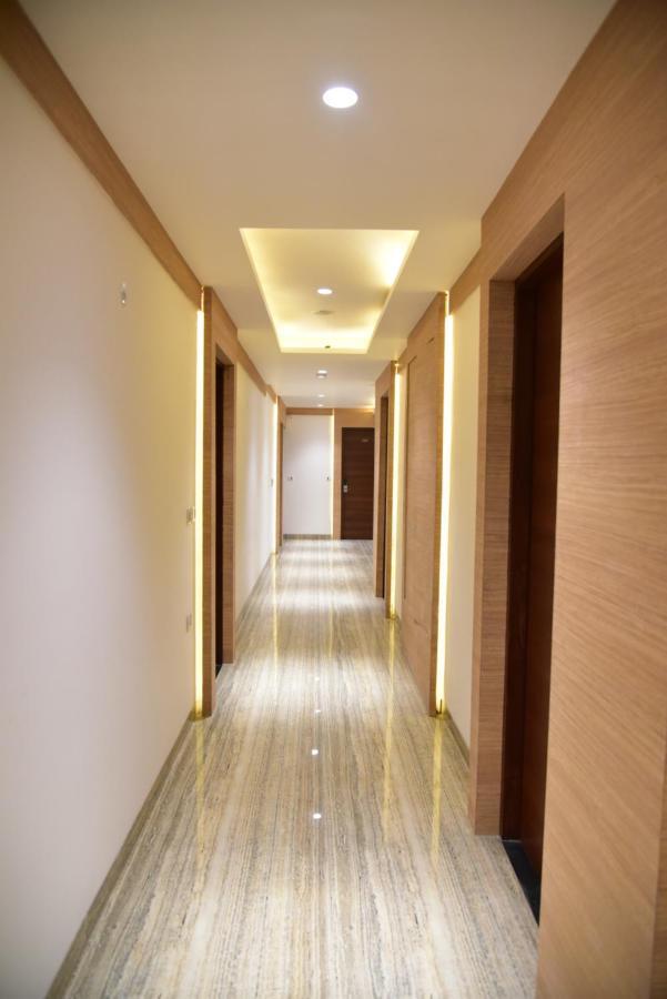 Hotel Crystal Grand Haldwāni Kültér fotó
